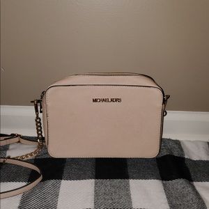 Michael Kors cross body purse✨